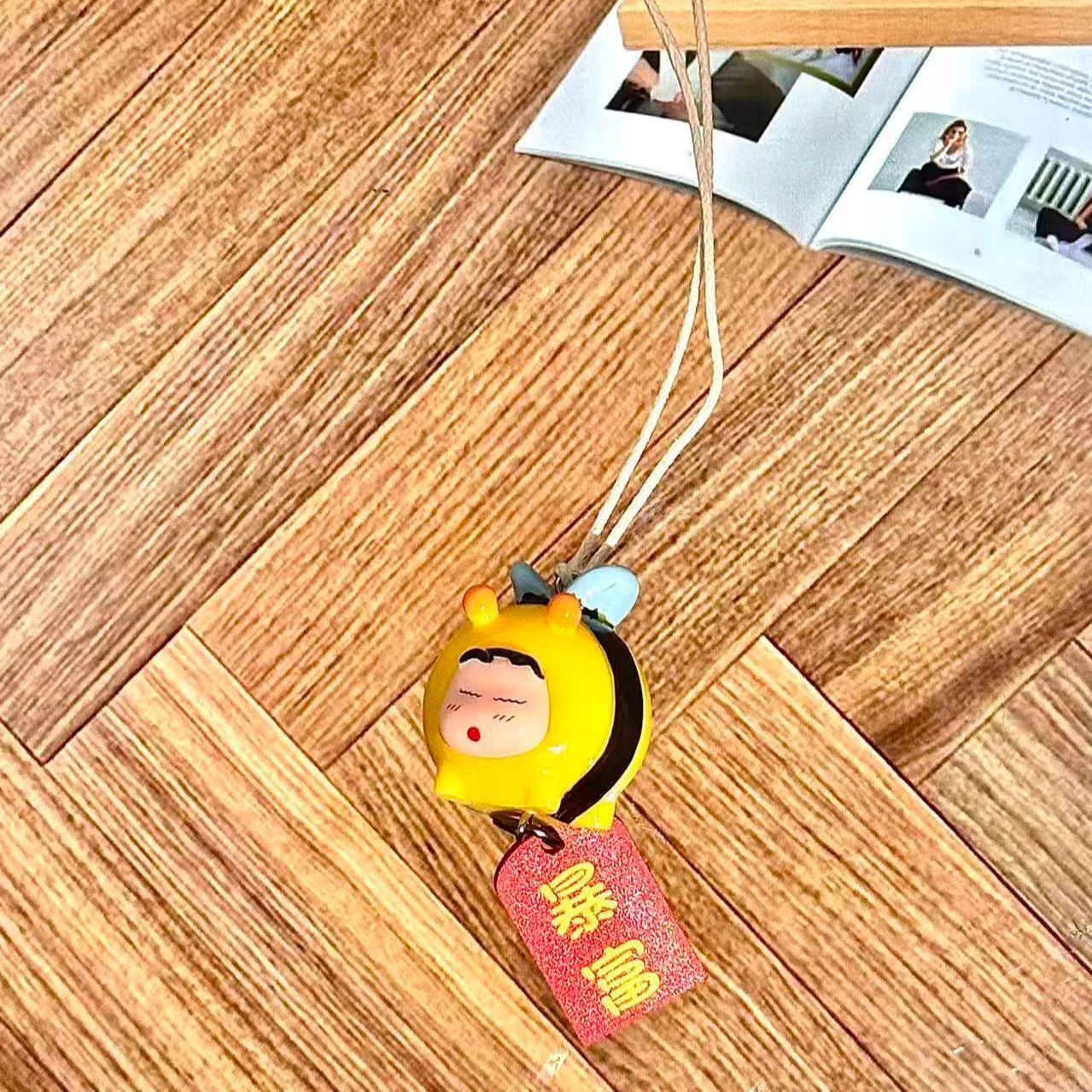 짱구는 못말려 꿀벌 코스프레 피규어 자동차 장식 펜던트 - Car Accessories For Interior 리뷰 및 가격